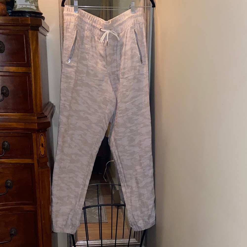 Athleta Cabo Tide linen jogger sz 12T light tan camo